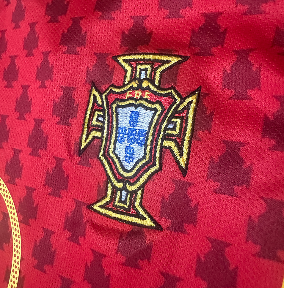 Portugal classic Home 2004 With RONALDO 17 Kids KIT
